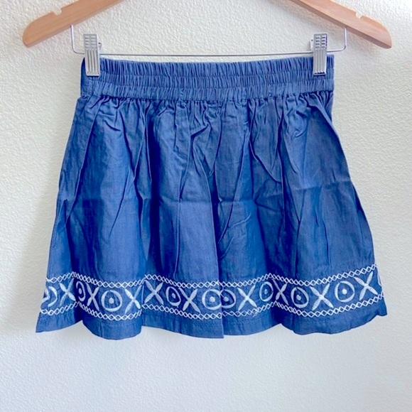 (5/$25‎ SALE ✅) POL Jr Small Chambray Shirred Denim XOXO Embroided Mini Skirt - Picture 2 of 3